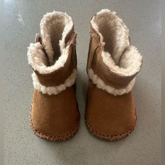 Ugg baby booties size USA 0/1 LIKE NEW! - Picture 1 of 6